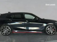 Begagnad BMW 128 Shadowline 261 HK (191 kW) 2023 Svart Halvkombi