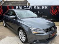 Usado VW Jetta Sportline 140 HP (102 kW) 2014 Cinzento Sedan