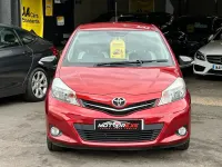 Begagnad Toyota Yaris Multidrive S 2013 Röd Halvkombi