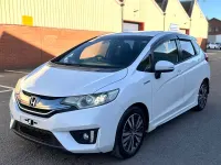 Used Honda Fit Hybrid 137 HP (100 kW) 2015 White Hatchback