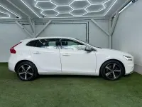 Usado Volvo V40 R-Design 122 CV (89 kW) 2018 Blanco Utilitario
