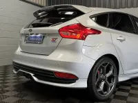 Usado Ford Focus ST 250 HP (183 kW) 2017 Prateado Citadino
