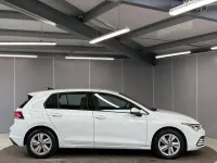 Second-hand VW Golf VIII Life 150 CP (110 kW) 2022 Alb Hatchback