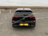 Begagnad VW Golf VIII R-line 2022 Svart Halvkombi