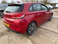 Used Hyundai i30 SE 120 HP (88 kW) 2017 Red Hatchback