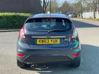 Usado Ford Fiesta Zetec 82 HP (60 kW) 2014 Cinzento Citadino