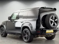 Used Land Rover Defender SE 250 HP (183 kW) 2023 Santorini black SUV