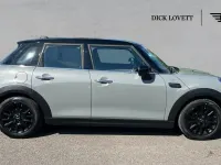 Begagnad Mini Cooper Classic 134 HK (98 kW) 2022 Grå Halvkombi
