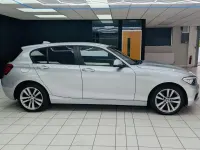 Usado BMW 118 Sport Line 150 CV (110 kW) 2016 Plateado Utilitario