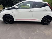 Usado Toyota Aygo x-press 71 HP (52 kW) 2018 Branco Citadino