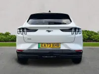Usado Ford Mustang Premium 351 CV (258 kW) 2023 Blanco Utilitario