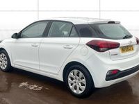 Used Hyundai i20 75 HP (55 kW) 2018 White Hatchback
