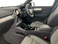 Begagnad Volvo XC40 Plus 2024 Grå SUV