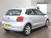 Usado VW Polo Match 60 HP (44 kW) 2012 Prateado Citadino