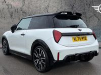 Begagnad Mini Cooper Hatch 113 kW (154 HK) 2025 Vit Halvkombi
