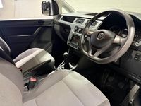 Usado VW Caddy Trendline 2017 Prateado Monovolume