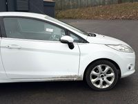 Used Ford Fiesta Zetec 82 HP (60 kW) 2011 White Hatchback