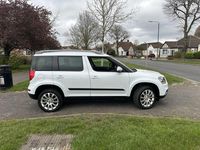 Used Skoda Yeti SE 105 HP (77 kW) 2014 White SUV