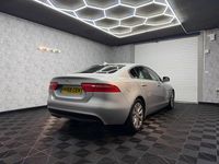 Begagnad Jaguar XE Prestige 2015 Silver Sedan