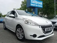 Gebraucht Peugeot 208 Access 82 PS (60 kW) 2015 Weiß Kleinwagen