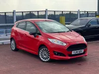 Used Ford Fiesta Titanium 120 HP (88 kW) 2014 Red Hatchback