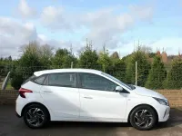 Używany Hyundai i20 SE 100 KM (73 kW) 2021 Biały Hatchback