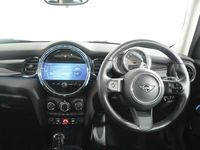 Usado Mini Cooper Classic 134 HP (98 kW) 2022 Cinzento Citadino