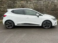 Used Renault Clio Iconic 75 HP (55 kW) 2019 White Hatchback