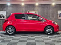 Used Toyota Yaris 99 HP (72 kW) 2017 Red Hatchback