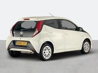 Used Toyota Aygo X-play 72 HP (52 kW) 2019 White Hatchback