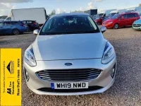 Usado Ford Fiesta Zetec 100 HP (73 kW) 2019 Prateado Citadino