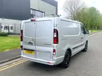 Używany Renault Trafic 125 KM (91 kW) 2019 Srebrny Minivan