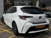 Used Toyota Corolla Design 122 HP (89 kW) 2020 White Hatchback