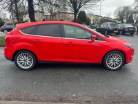 Usado Ford Focus Zetec 125 CV (91 kW) 2013 Rojo Utilitario