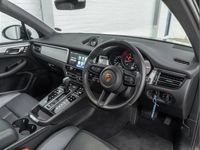 Used Porsche Macan 261 HP (191 kW) 2022 Black SUV