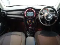 Usado Mini ONE Classic 102 CV (75 kW) 2019 Blanco Utilitario