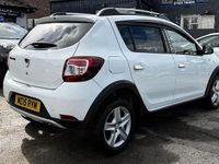 Used Dacia Sandero Ambiance 90 HP (66 kW) 2015 White Hatchback