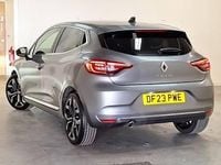 Używany Renault Clio V Techno 90 KM (66 kW) 2023 Szary Hatchback