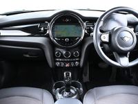 Używany Mini Cooper Classic 134 KM (98 kW) 2023 Czerwony Hatchback