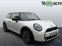 Usado Mini Cooper Classic 200 CV (147 kW) 2024 Blanco Utilitario
