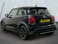 Używany Mini Cooper Classic 134 KM (98 kW) 2022 Czarny Hatchback