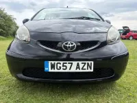 Usado Toyota Aygo 67 CV (49 kW) 2007 Negro Utilitario