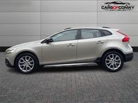 Used Volvo V40 Pro 152 HP (111 kW) 2017 Gold Hatchback