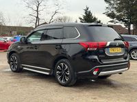 Begagnad Mitsubishi Outlander P-HEV 2017 Svart Kombi