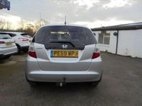 Begagnad Honda Jazz EX 100 HK (73 kW) 2009 Silver Halvkombi