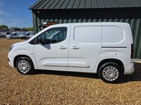 Second-hand Vauxhall Combo 100 CP (73 kW) 2023 Alb Monovolum