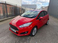 Used Ford Fiesta Titanium 100 HP (73 kW) 2015 Red Hatchback
