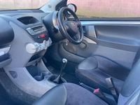 Used Toyota Aygo 68 HP (50 kW) 2011 Silver Hatchback