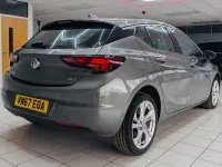 Usado Vauxhall Astra SRi 110 HP (80 kW) 2017 Cinzento Citadino