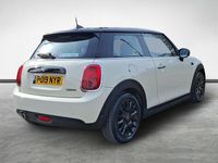 Używany Mini Cooper Classic 134 KM (98 kW) 2019 Biały Hatchback